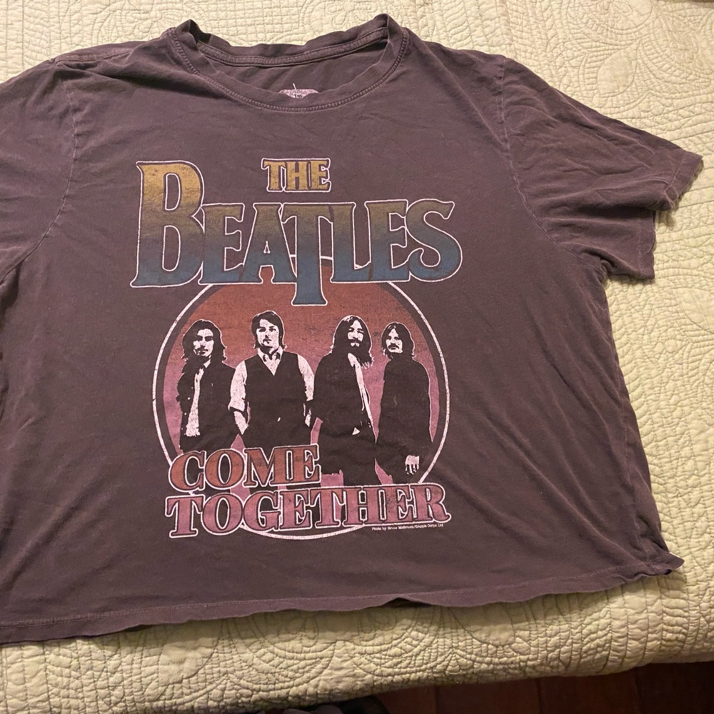 Black BEATLES cropped Tshirt. Size large women